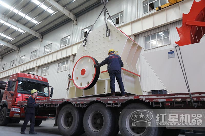 錘式破碎機發貨 錘式破碎機發貨