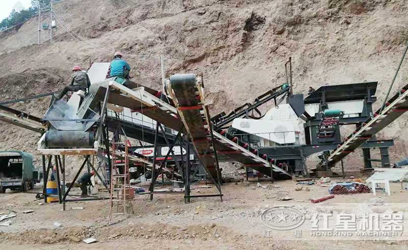 移動式直口破碎機現場 移動式直口破碎機現場