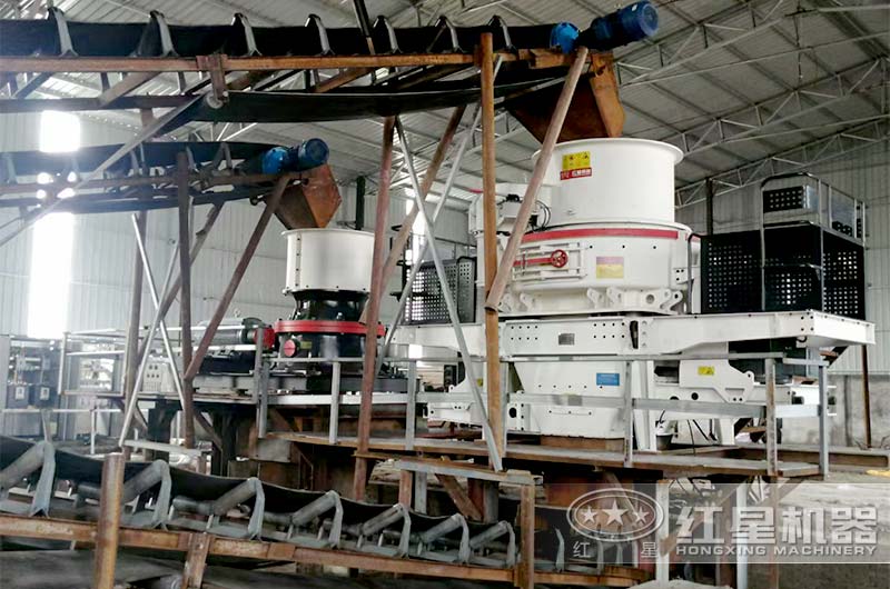 一小時處理一百方的花崗巖固定碎石機現場 一小時處理一百方的花崗巖固定碎石機現場