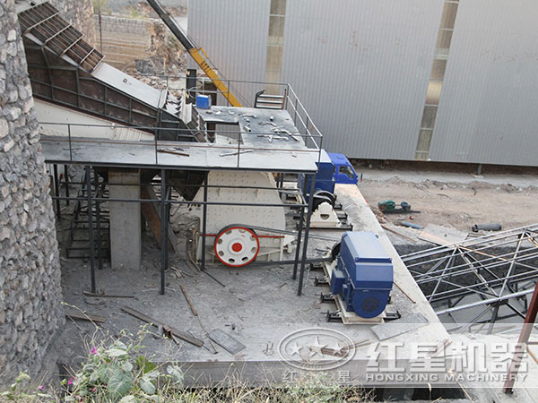 安裝、調試好投入生產的重錘頭破碎機